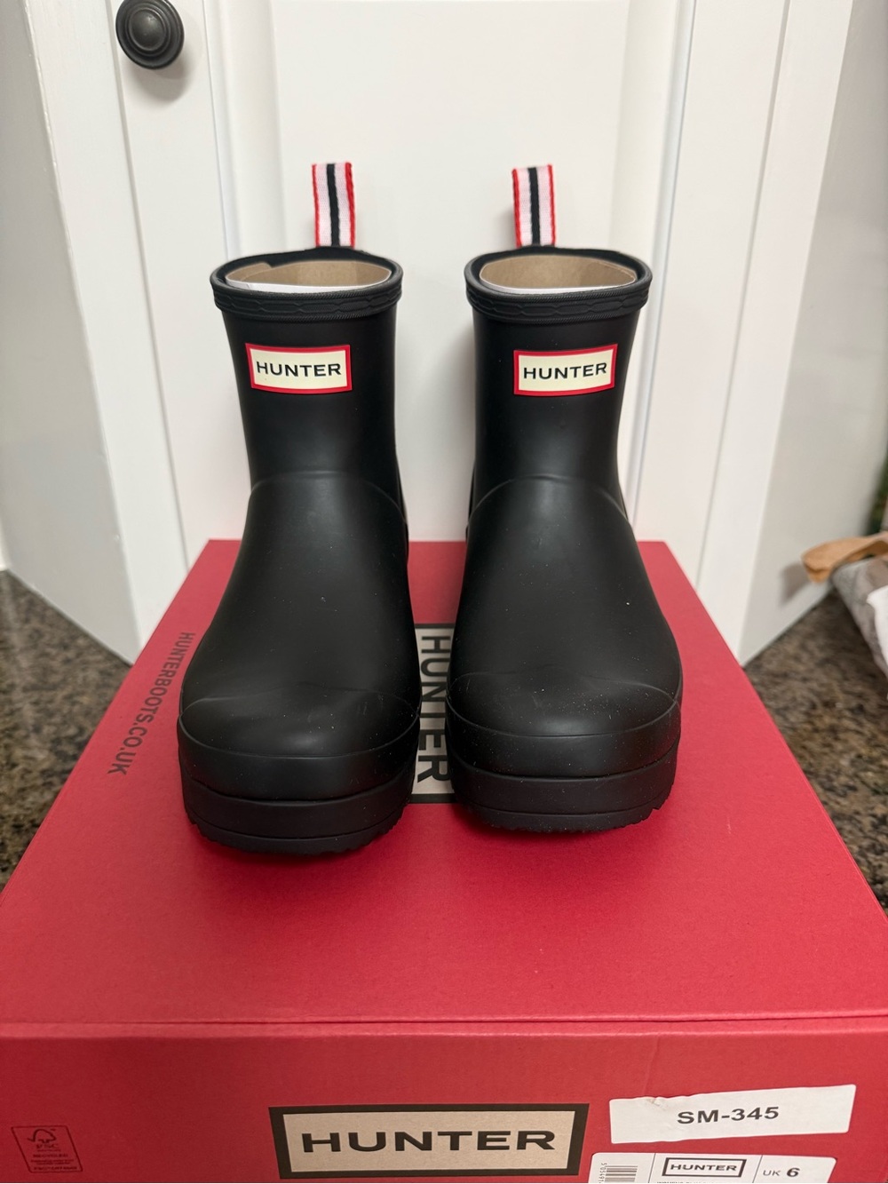 New In Box Hunter Boots Women’s Play Short Boot Black Color Size 8